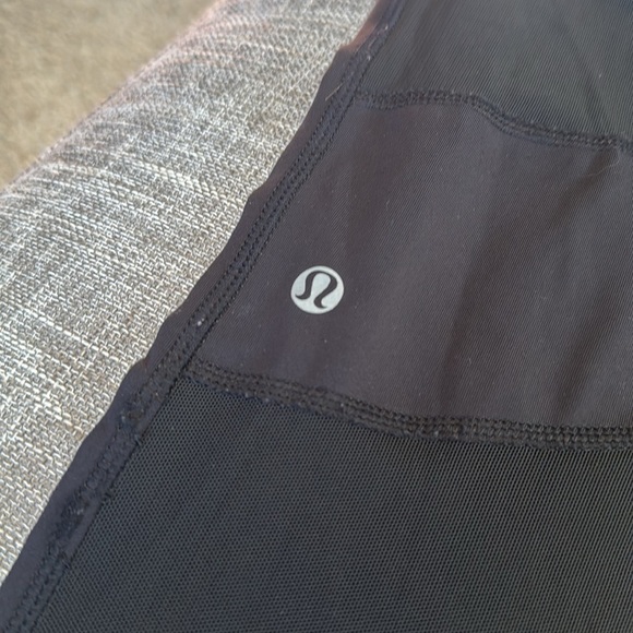 Lululemon Women’s Vented Mesh Reflective Strip Capri Leggings Size 6 - Picture 7 of 9